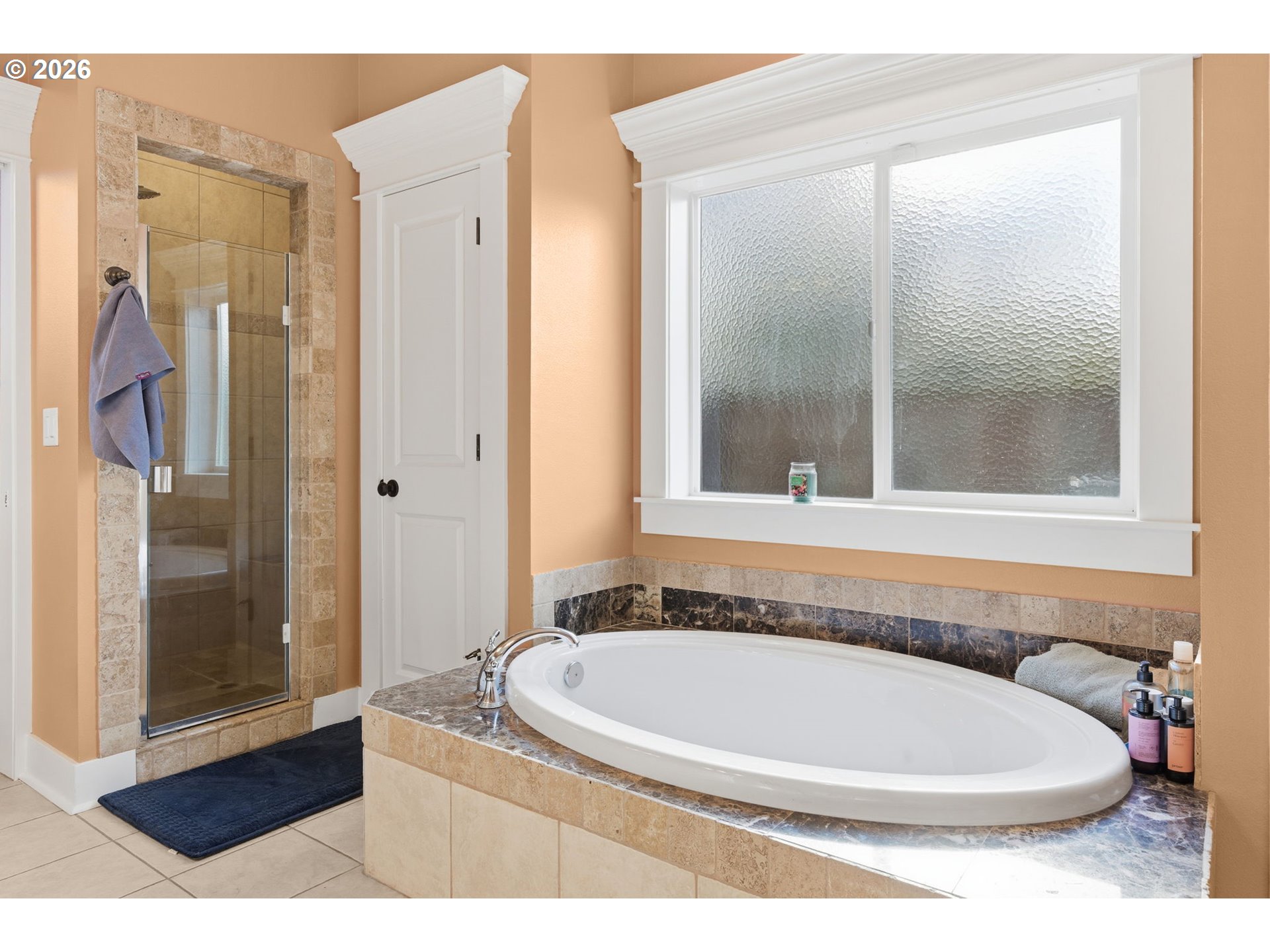 475 Salty Way Eugene, OR 97404 - Photo 30 of 48 a bathroom with a tub a mirror and shower