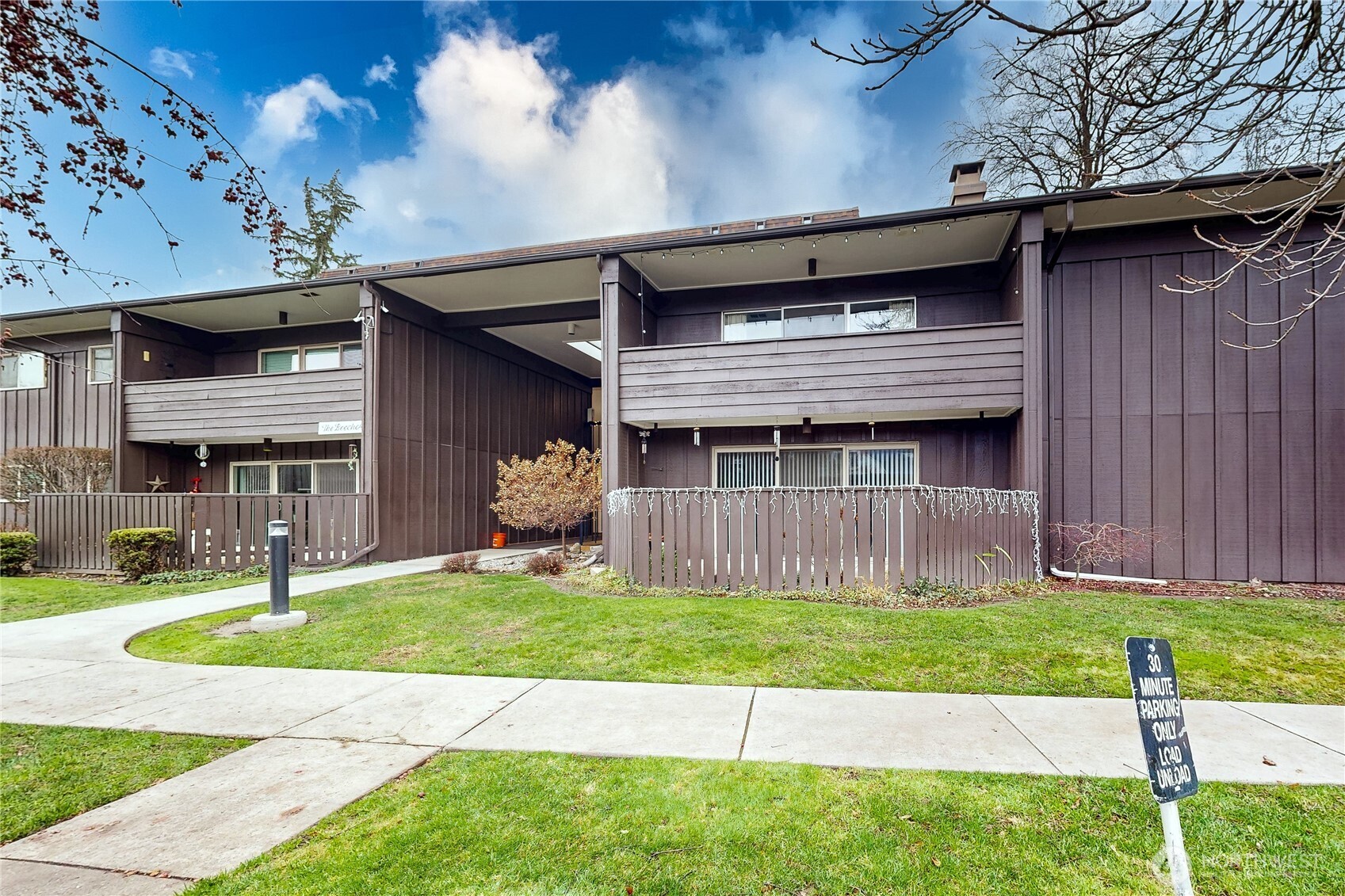 364 Catherine Street, Unit B6 Walla Walla, WA 99362 - Photo 25 of 26 a view of a house with a yard