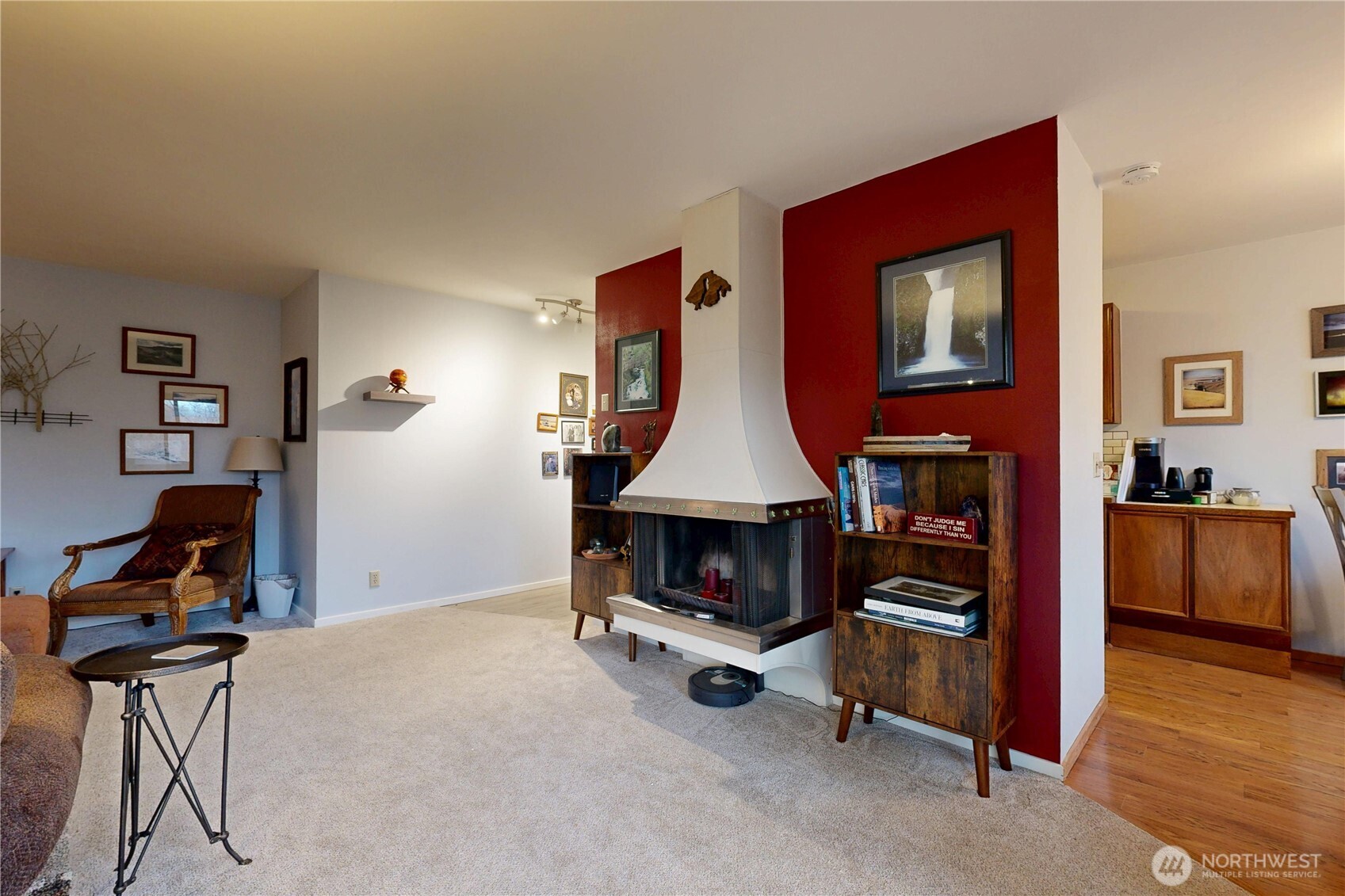 364 Catherine Street, Unit B6 Walla Walla, WA 99362 - Photo 8 of 26 a living room with furniture and a lamp