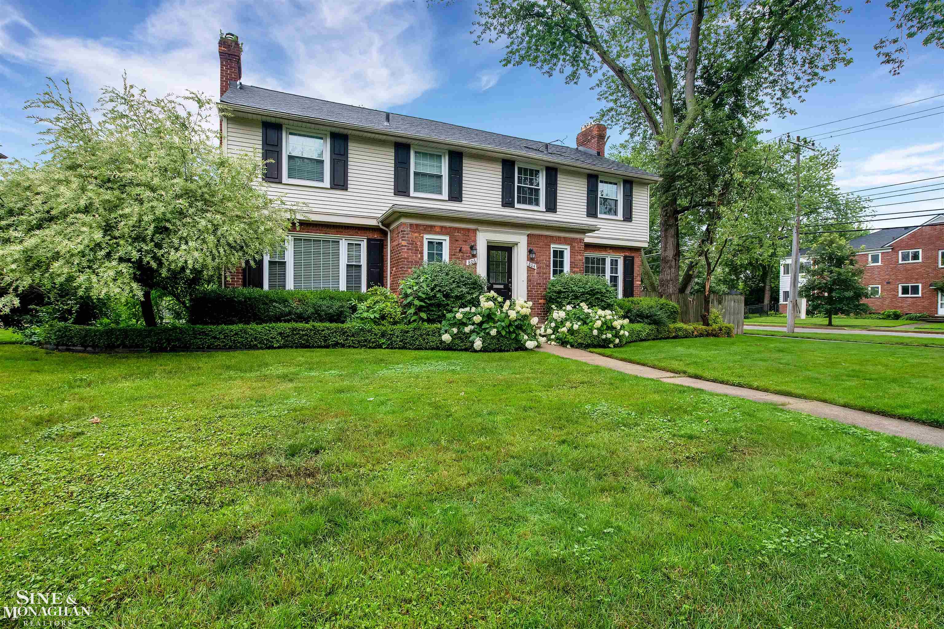 804 Harcourt Road Grosse Pointe, MI 48230 - Photo 3 of 5