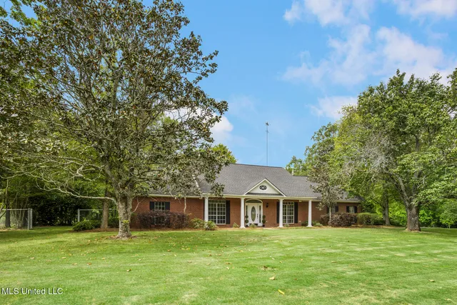 $385,000 | 1918 Old Highway 16, Benton, MS 39039