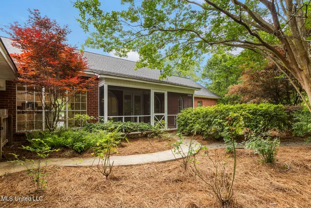 $385,000 | 1918 Old Highway 16, Benton, MS 39039