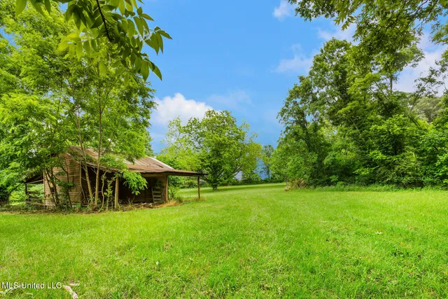 $385,000 | 1918 Old Highway 16, Benton, MS 39039