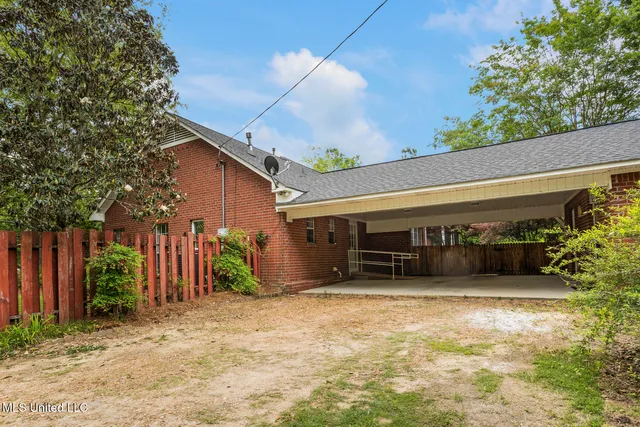 $385,000 | 1918 Old Highway 16, Benton, MS 39039