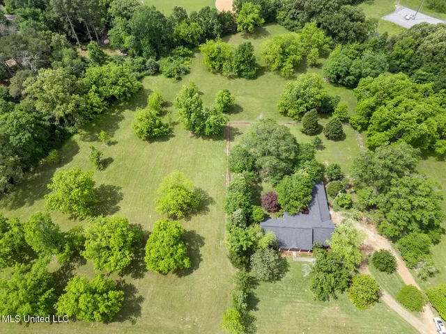 $385,000 | 1918 Old Highway 16, Benton, MS 39039