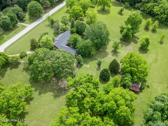 $385,000 | 1918 Old Highway 16, Benton, MS 39039