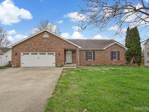 $346,900 | 454 Mary Drive, Waterloo, IL 62298