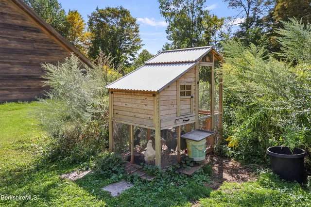 $1,100,000 | 276 Great Barrington Road, West Stockbridge, MA 01236