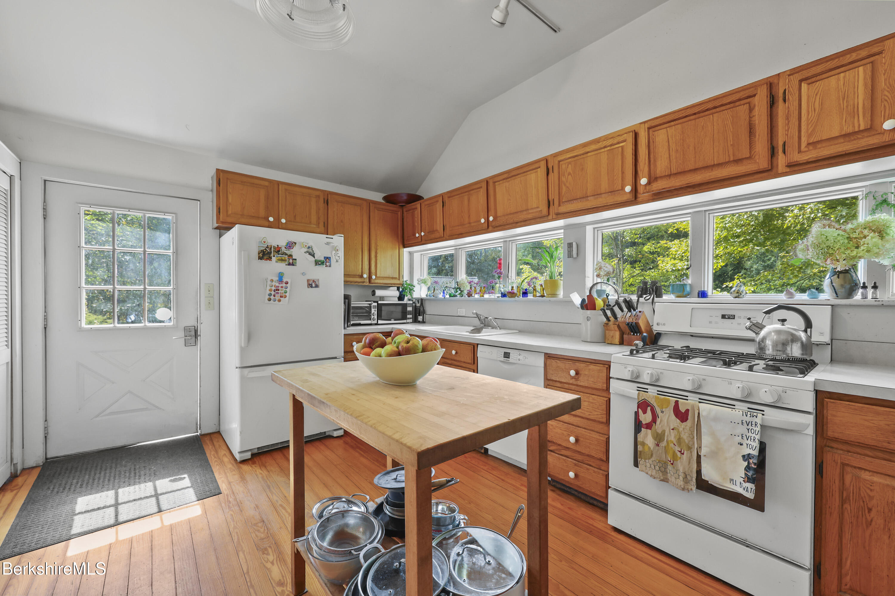 276 Great Barrington Road West Stockbridge, MA 01236 - Photo 10 of 68 90 Kitchen