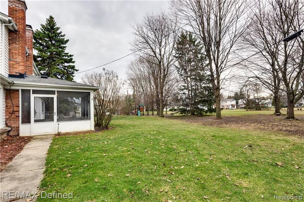 29709 Fox Grove Road Farmington Hills, MI 48334 - Photo 21 of 26