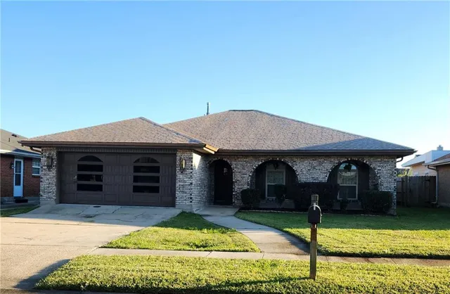 $2,400 | 2213 Stall Drive, Harvey, LA 70058