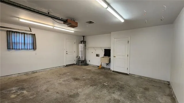 $2,400 | 2213 Stall Drive, Harvey, LA 70058