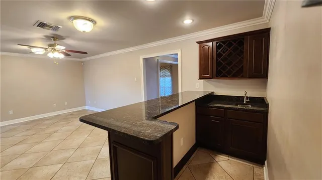 $2,400 | 2213 Stall Drive, Harvey, LA 70058