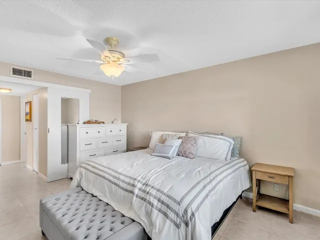 $439,900 | 1 Colonial Club Drive, Unit 304, Boynton Beach, FL 33435