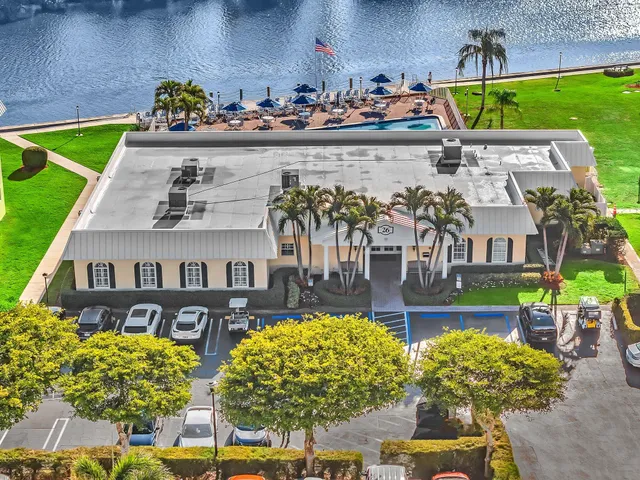 $439,900 | 1 Colonial Club Drive, Unit 304, Boynton Beach, FL 33435