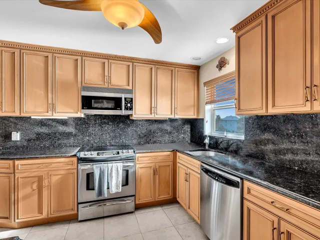 $439,900 | 1 Colonial Club Drive, Unit 304, Boynton Beach, FL 33435