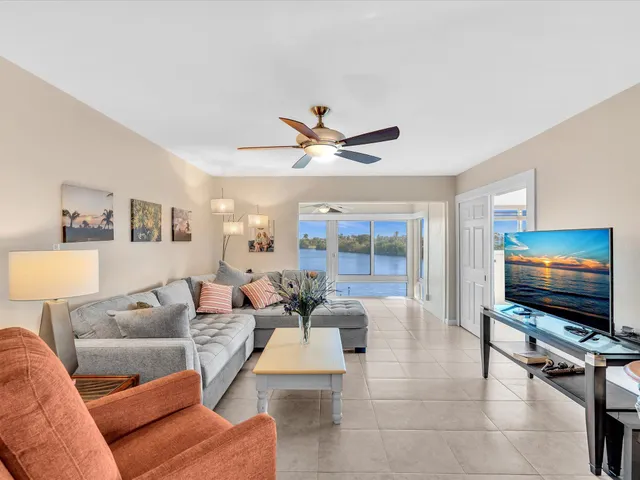 $439,900 | 1 Colonial Club Drive, Unit 304, Boynton Beach, FL 33435