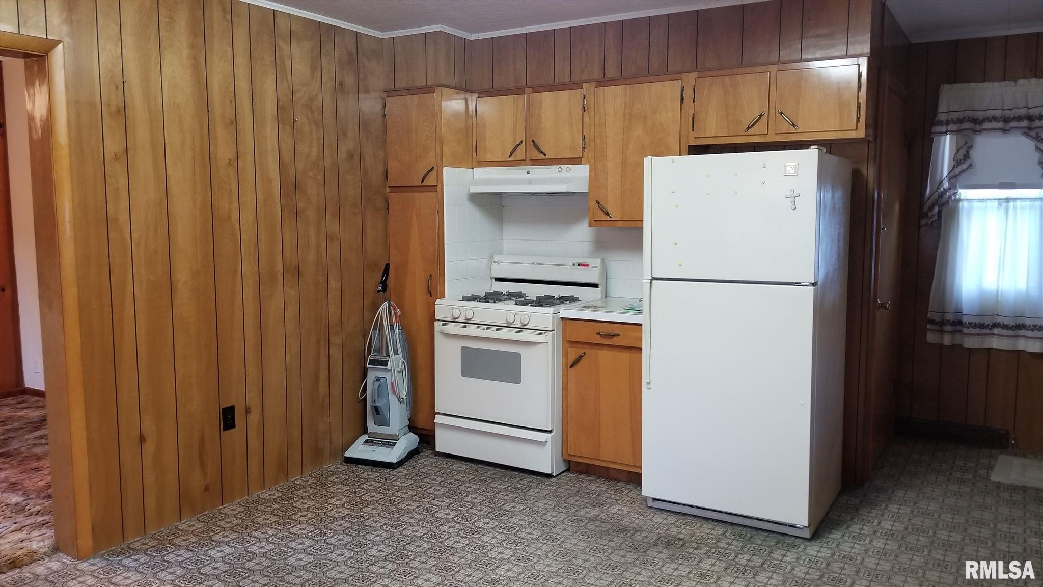 2388 Chancy Street Clinton, IA 52732 - Photo 4 of 17 Gallery Image 4