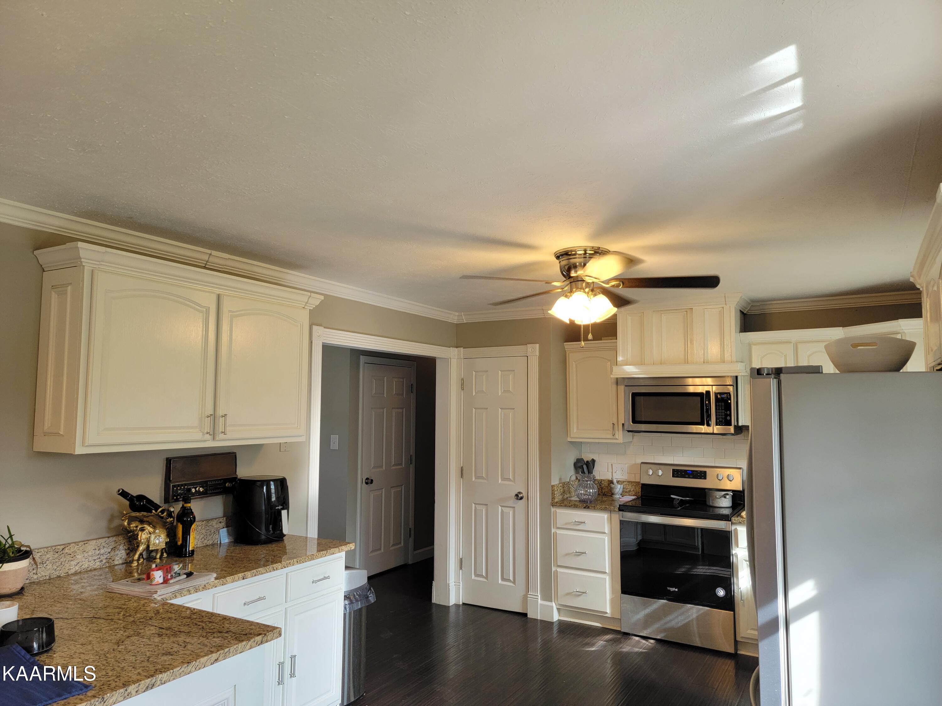 7745 Widdecomb Road Powell, TN 37849 - Photo 5 of 28 20220909_165805
