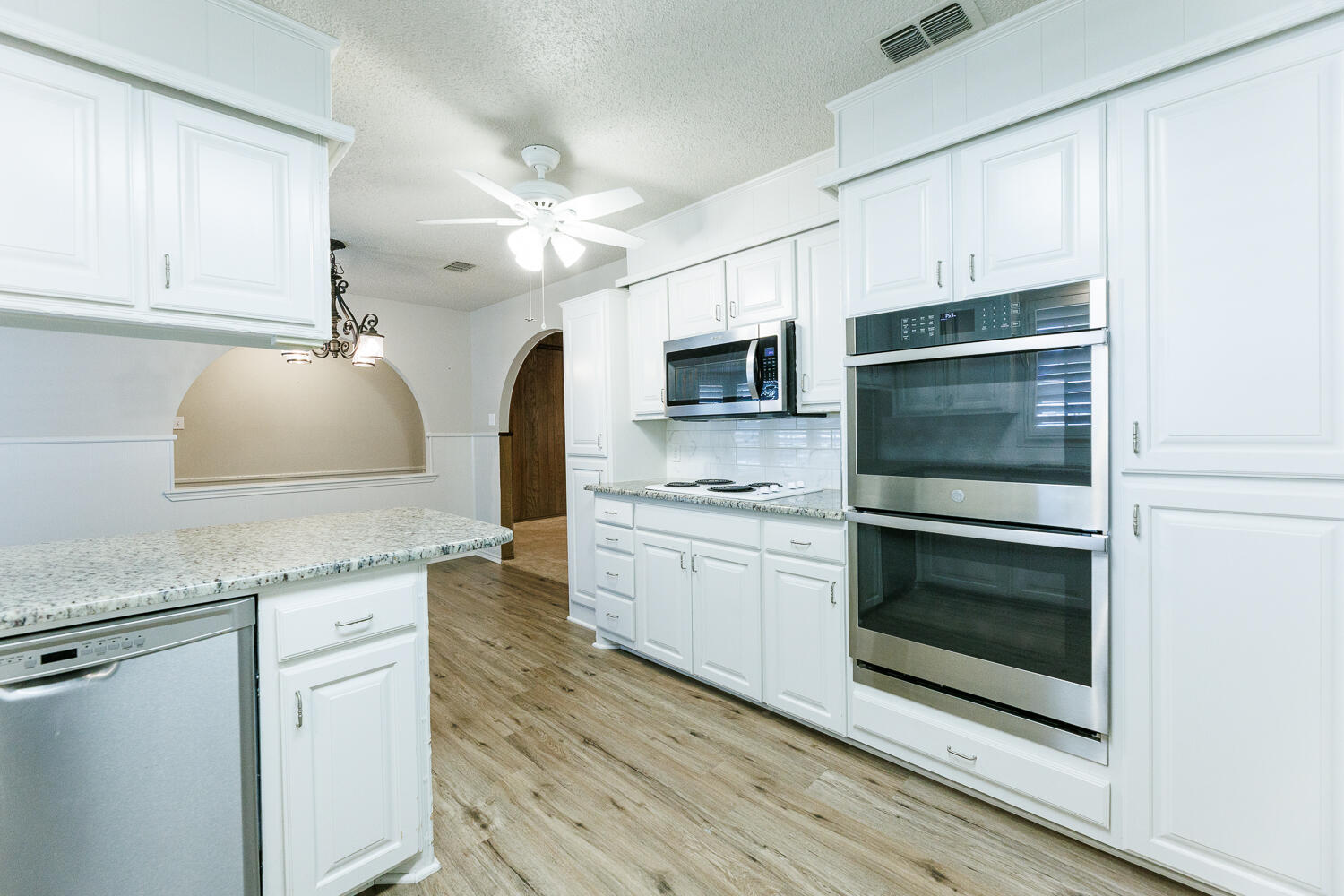 4419 79th Street Lubbock, TX 79424 - Photo 9 of 47 Stainless Double Ovens