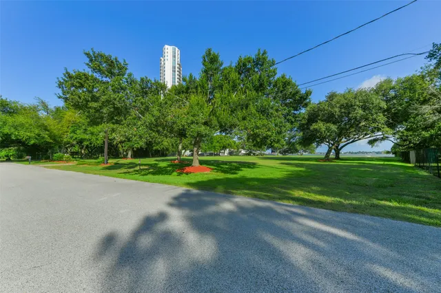 $2,550,000 | 105 Mockingbird Lane, Seabrook, TX 77586