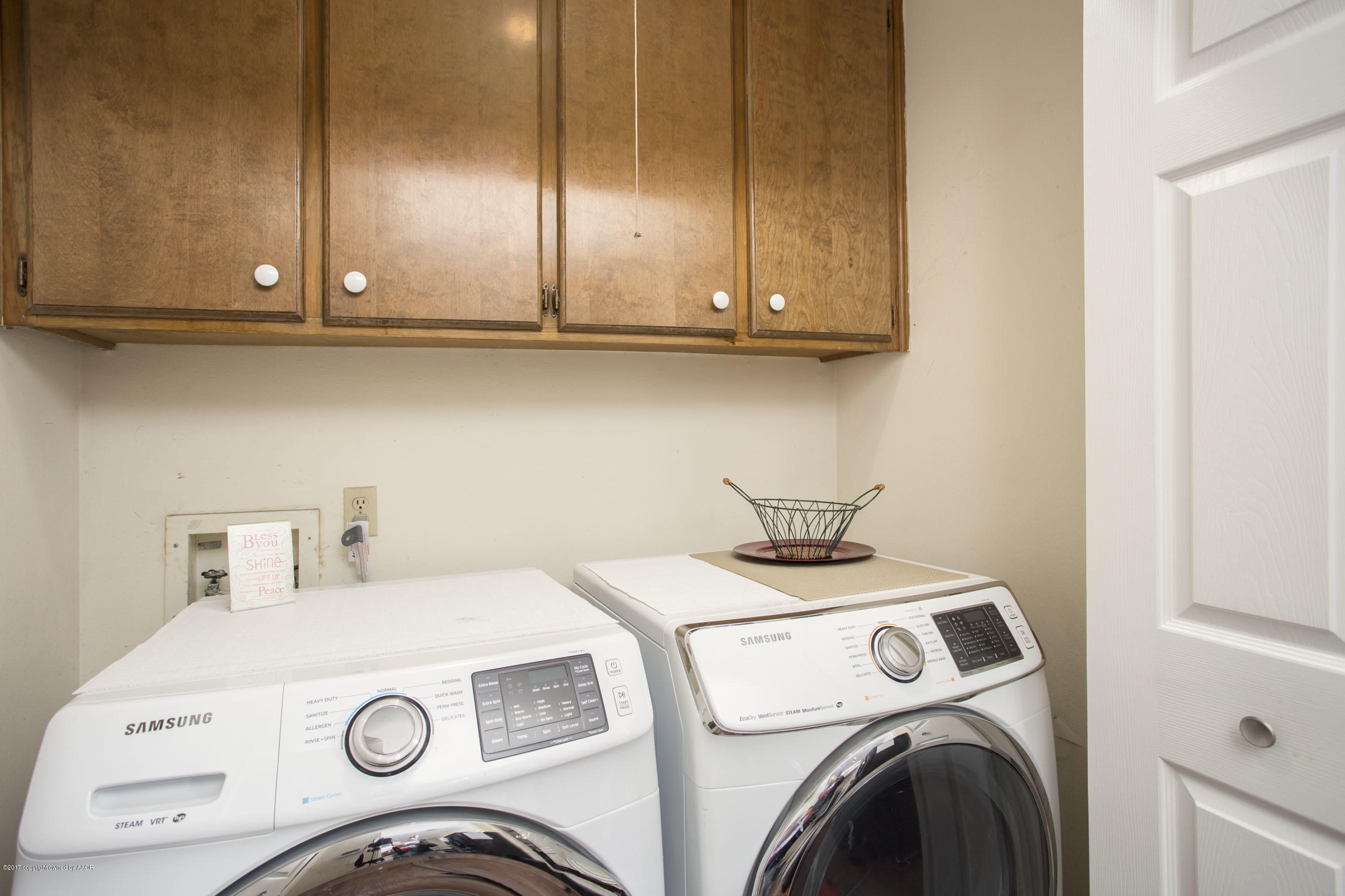 8324 Lamount Drive Amarillo, TX 79110 - Photo 11 of 26 a utility room with dryer and washer