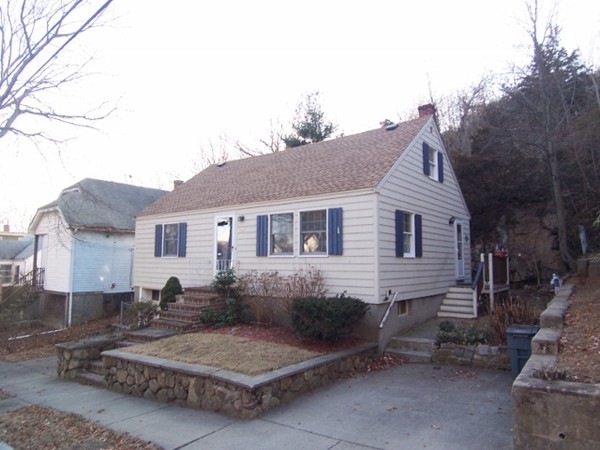 20 Moon Road Lynn, MA 01904 - Photo 2 of 26 Gallery Image 2