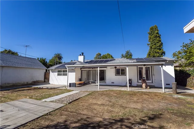 a view of a house with a backyard
