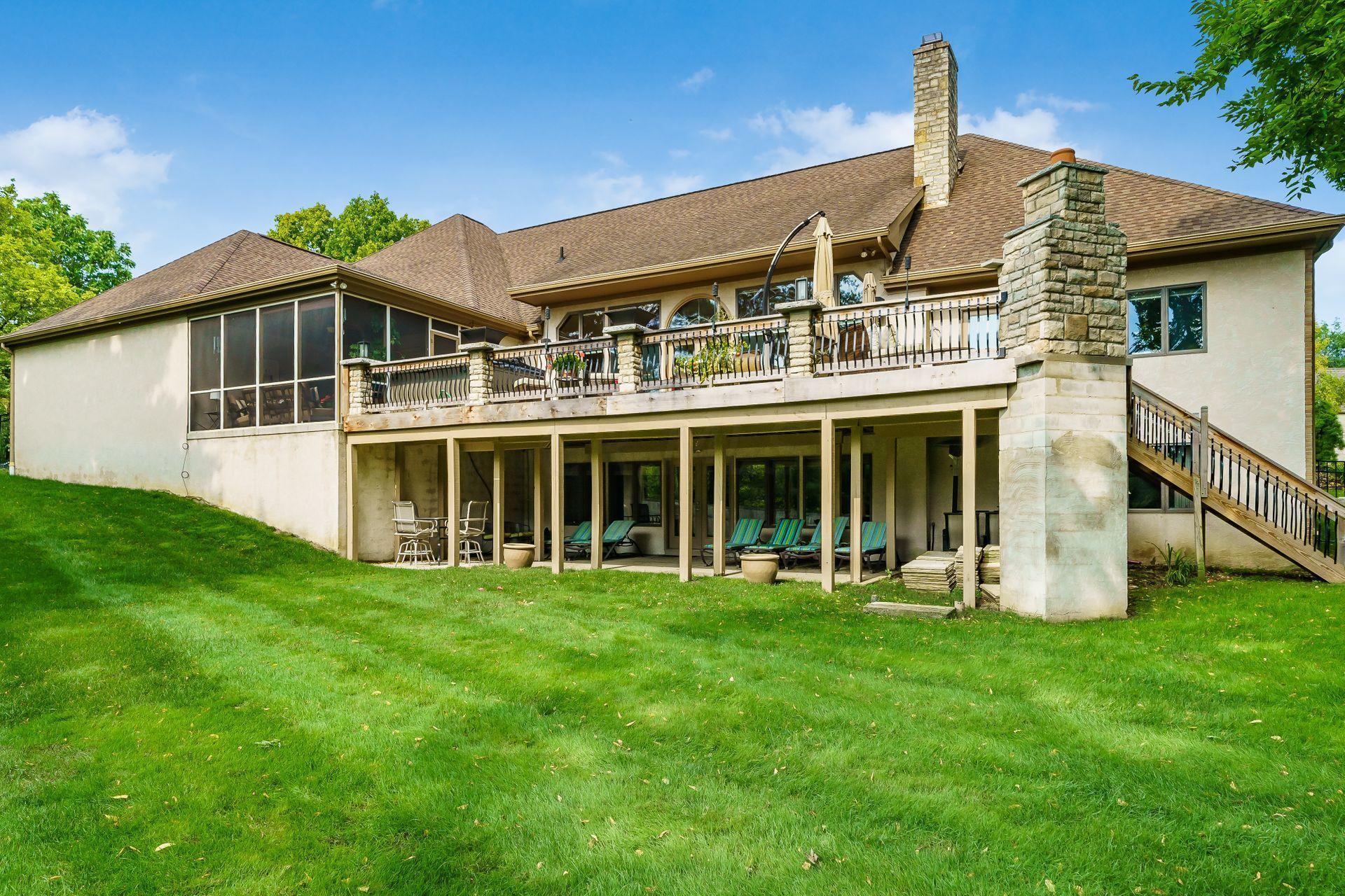 4347 Sawmill Road Columbus, OH 43220 - Photo 4 of 36