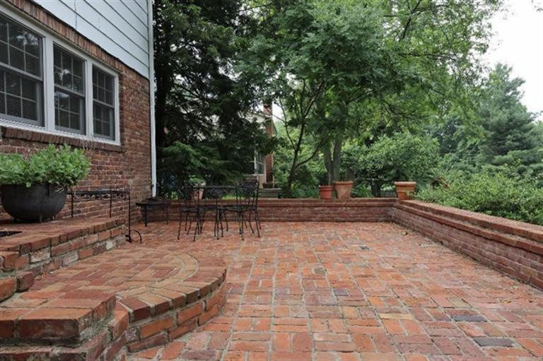 816 Cahaba Road Lexington, KY 40502 - Photo 21 of 25 The sunny side of the brick patio