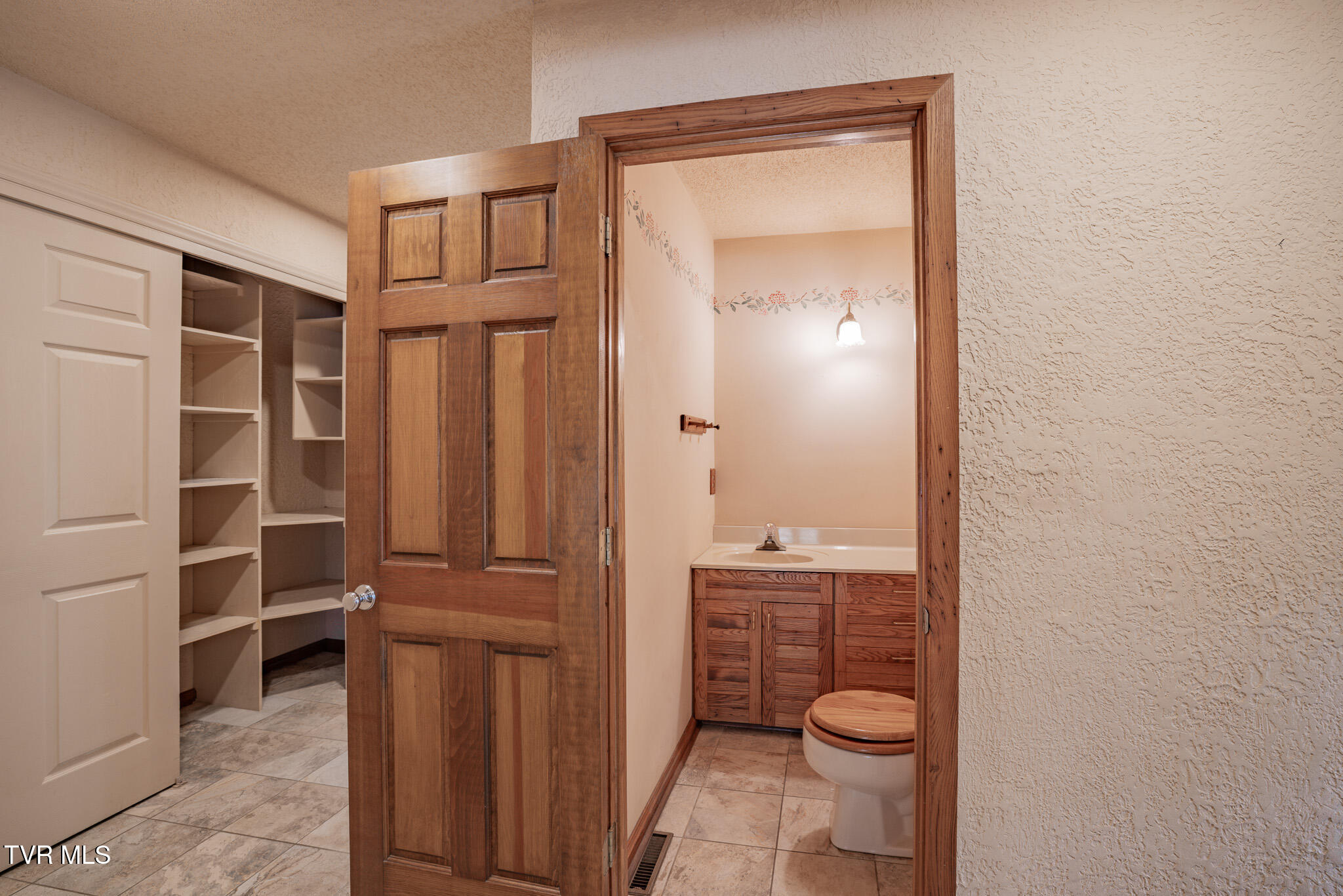 562 Gammon Road Kingsport, TN 37663 - Photo 8 of 65 1R9A8063-HDR
