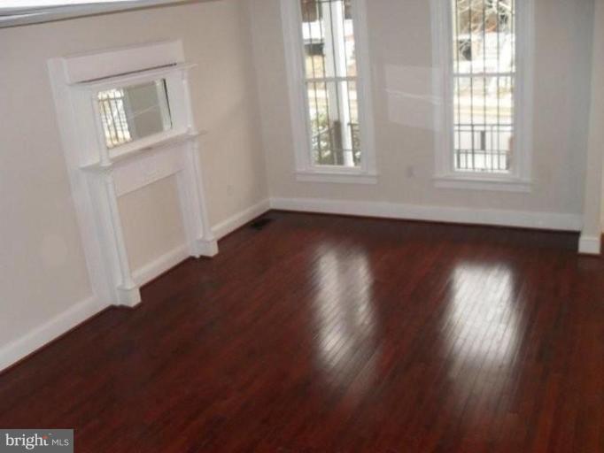 602 Columbia Road Northwest Washington, DC 20001 - Photo 20 of 23 Living Room
