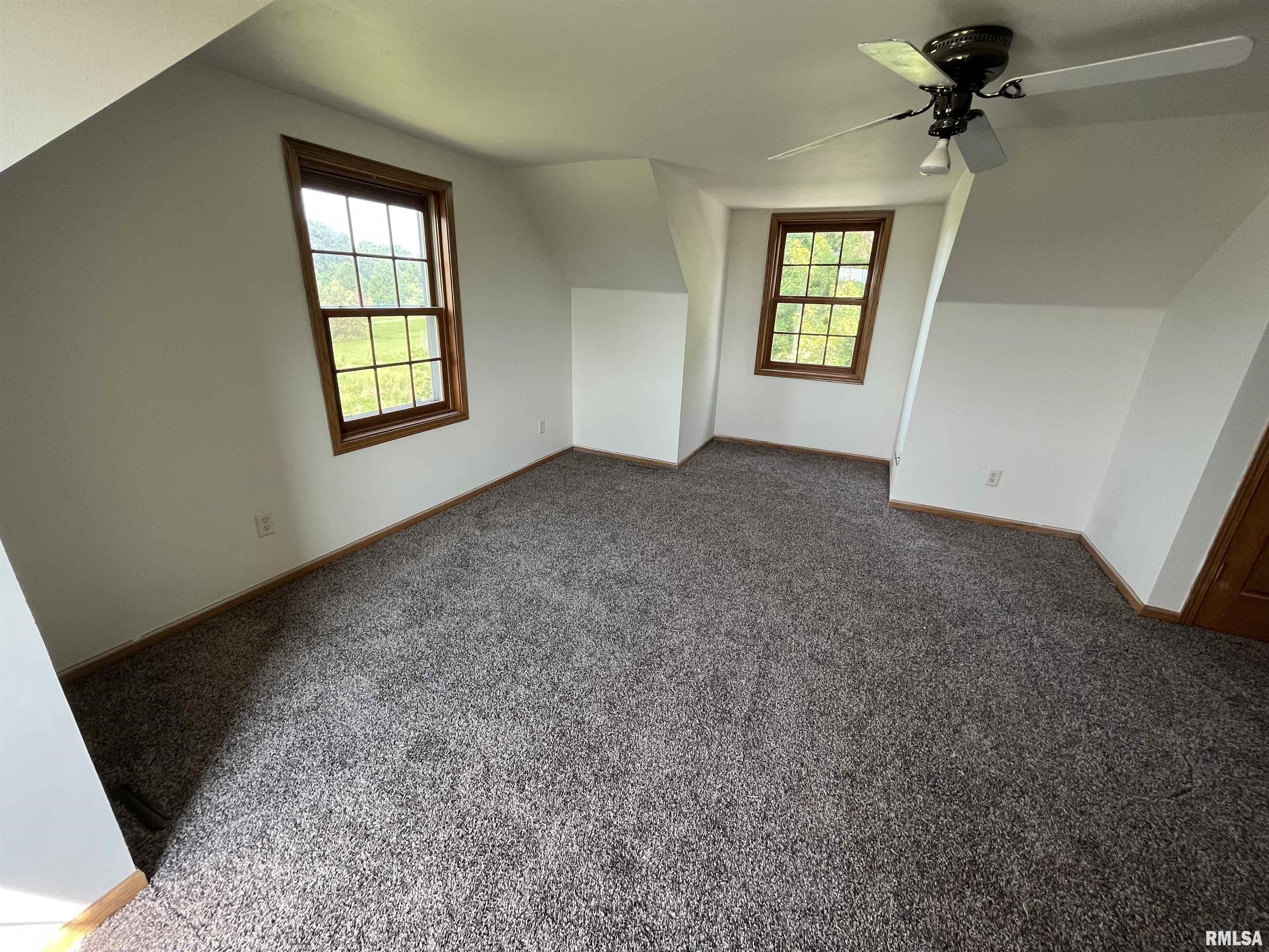 21203 Lincoln Road Sterling, IL 61081 - Photo 5 of 18 Gallery Image 5
