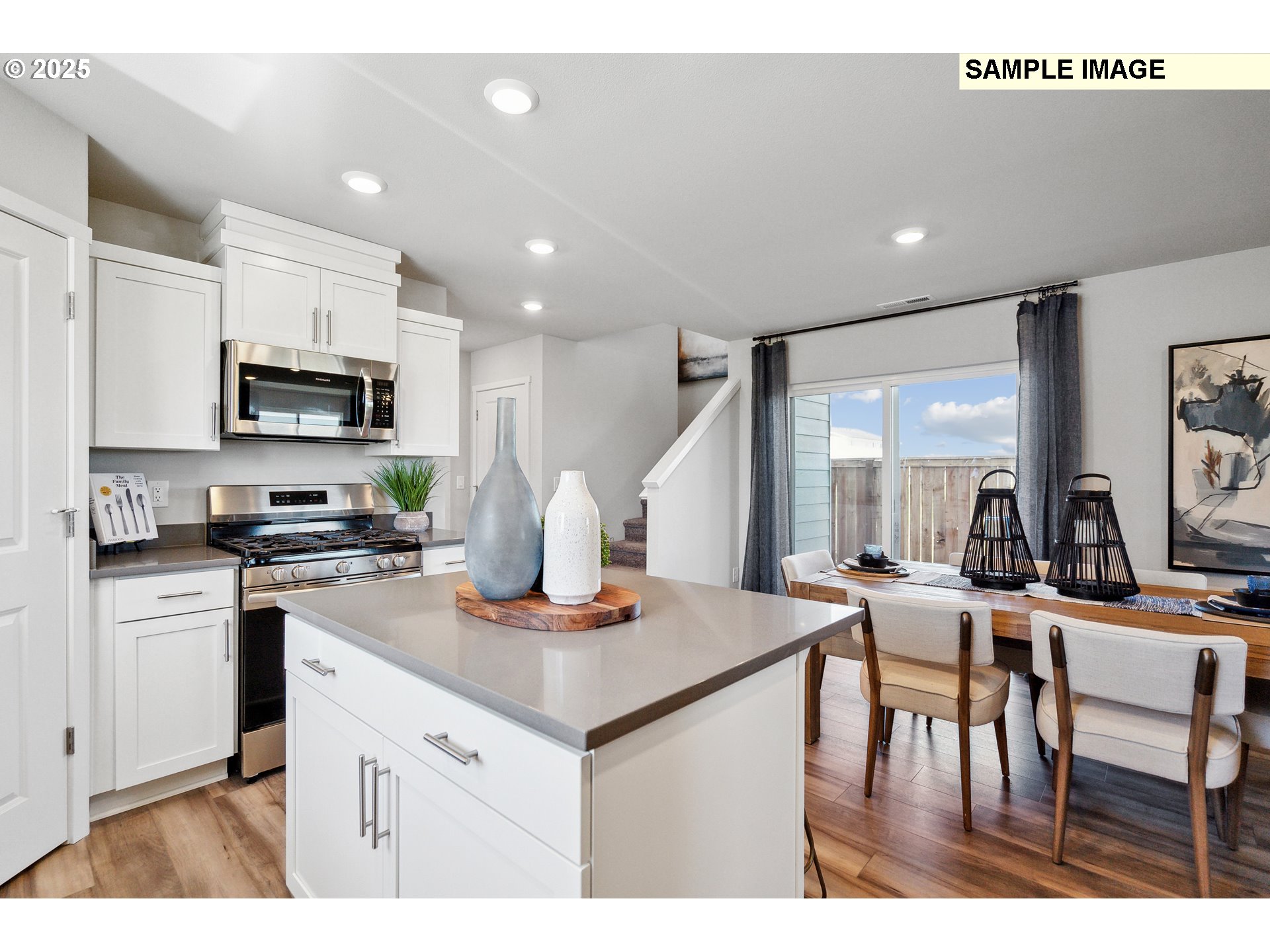 728 Merriott Lane Woodburn, OR 97071 - Photo 6 of 36