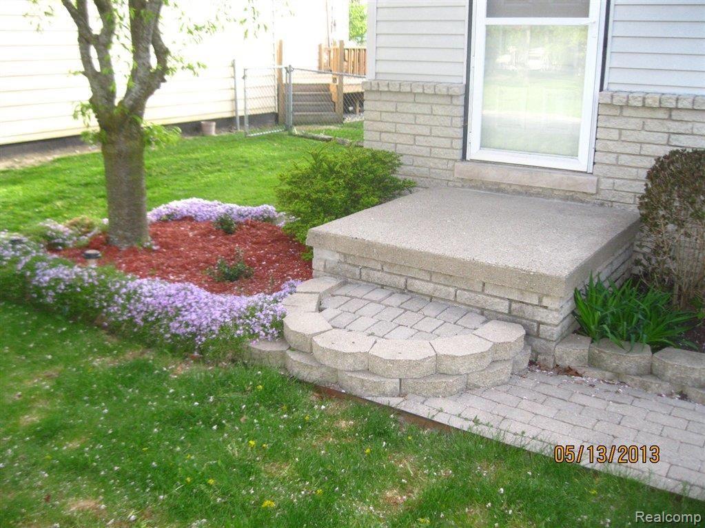 3424 Cone Avenue Rochester, MI 48309 - Photo 3 of 12 GreatWalkwaytoHome.jpg