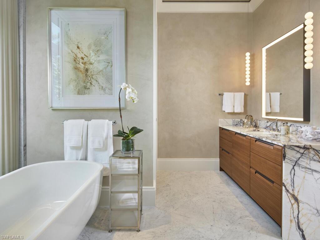 3233 Gin Lane Naples, FL 34102 - Photo 13 of 38