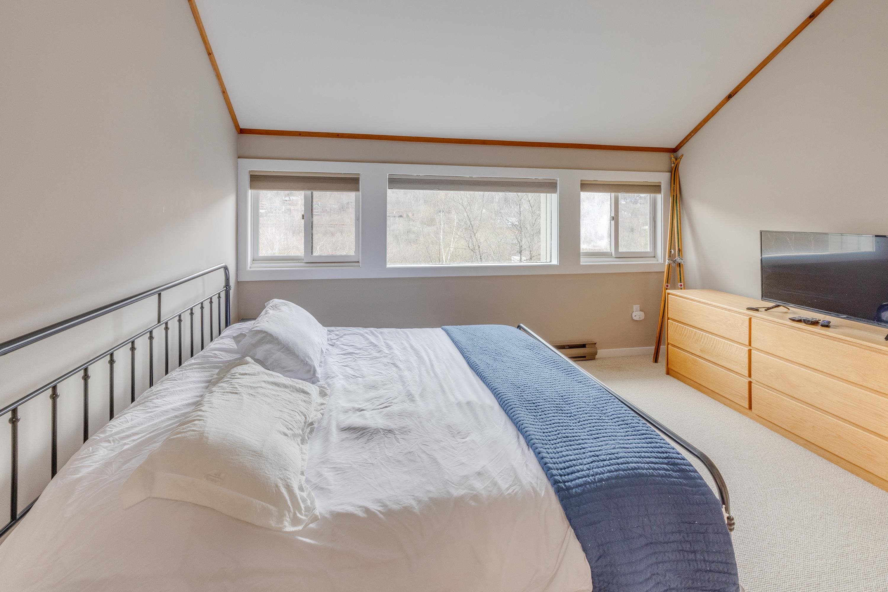 8 Highwood Road, Unit 2 Lincoln, NH 03251 - Photo 16 of 42