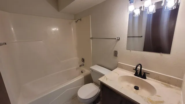 $259,900 | 3202-3204 10th Avenue North, Fargo, ND 58102