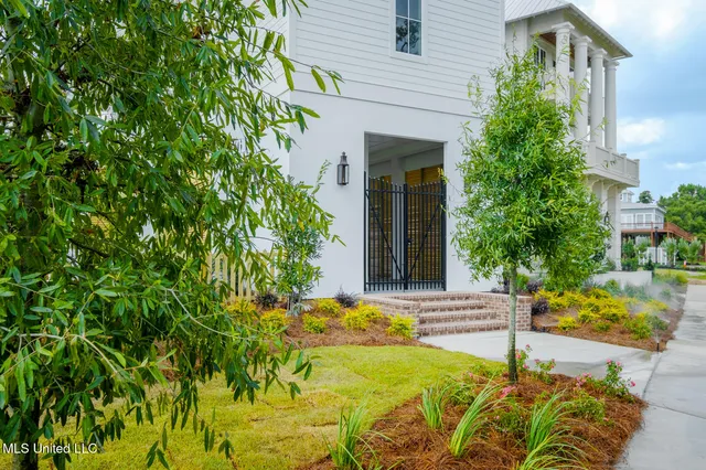 $1,175,000 | 100 South Beach Drive, Ocean Springs, MS 39564