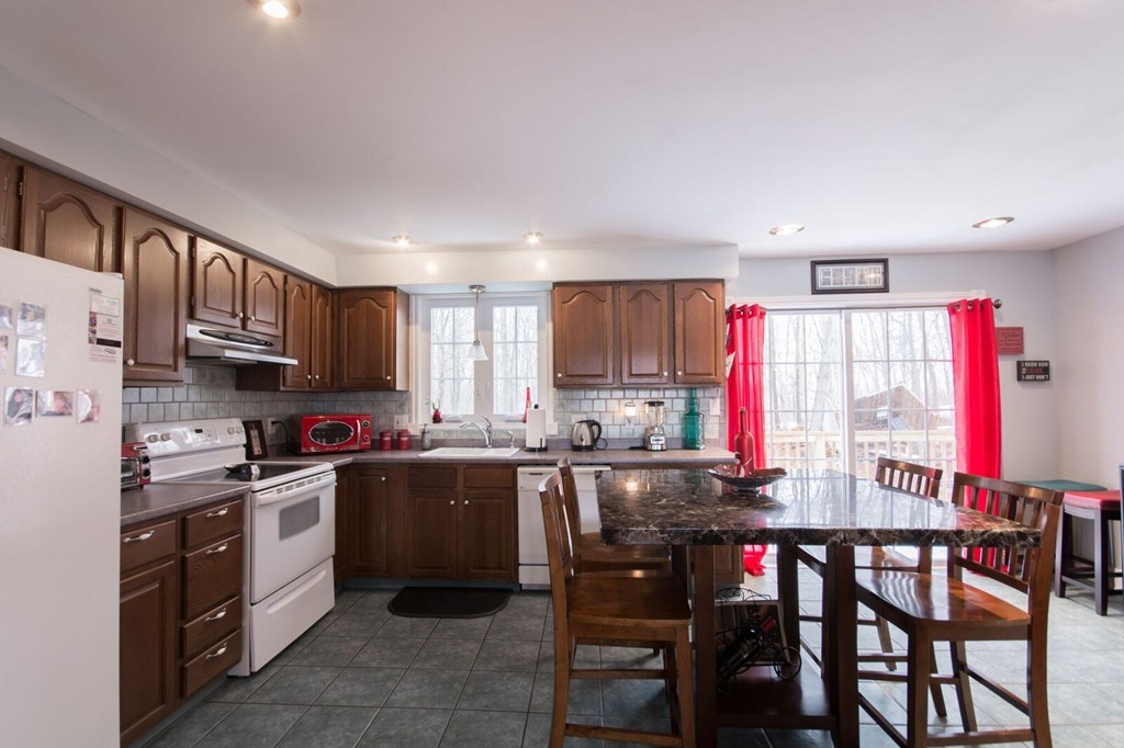 490 Dickinson Street Fall River, MA 02721 - Photo 5 of 30 Gallery Image 5