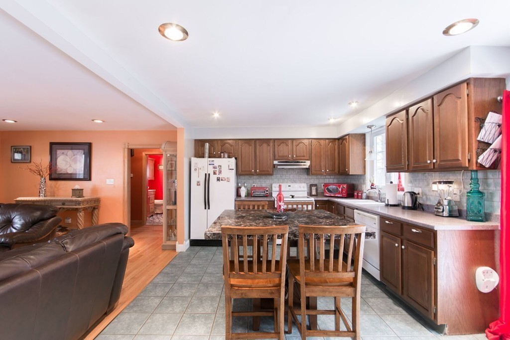 490 Dickinson Street Fall River, MA 02721 - Photo 6 of 30 Gallery Image 6