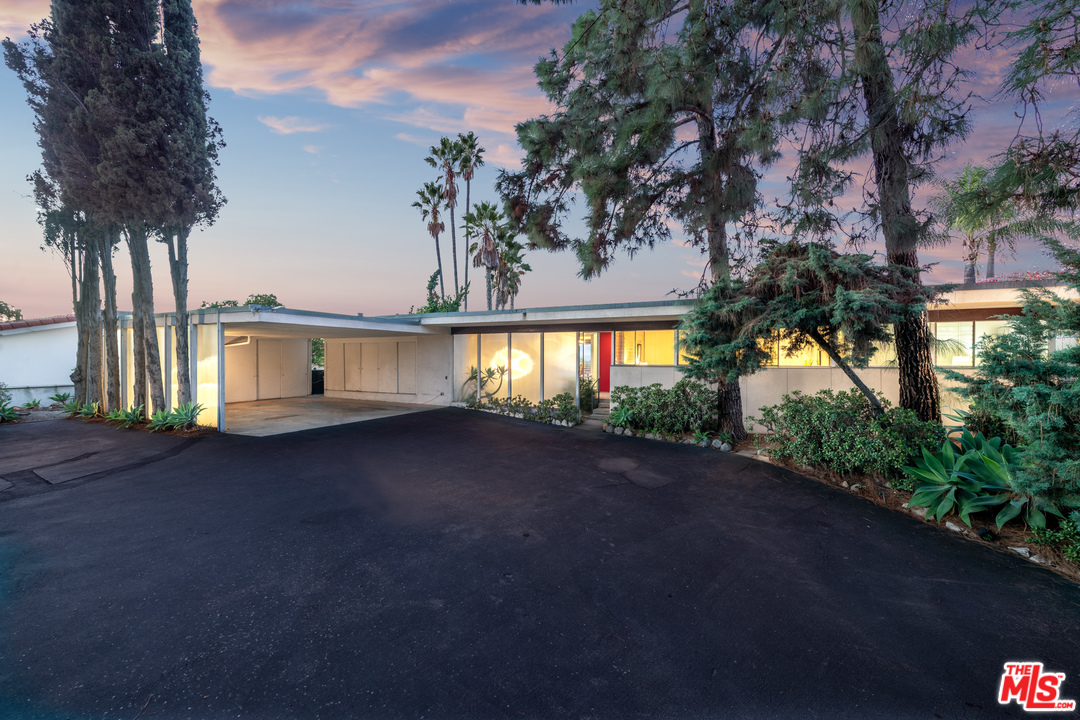 16533 Oldham Street Encino, CA 91436 - Photo 2 of 54