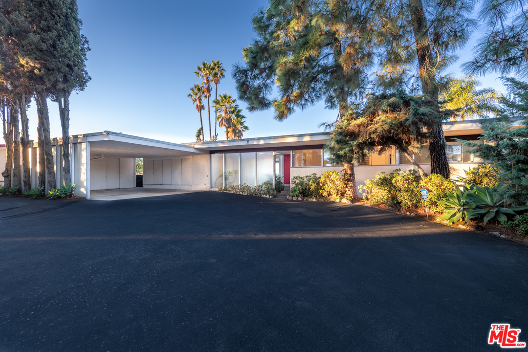 16533 Oldham Street Encino, CA 91436 - Photo 3 of 54