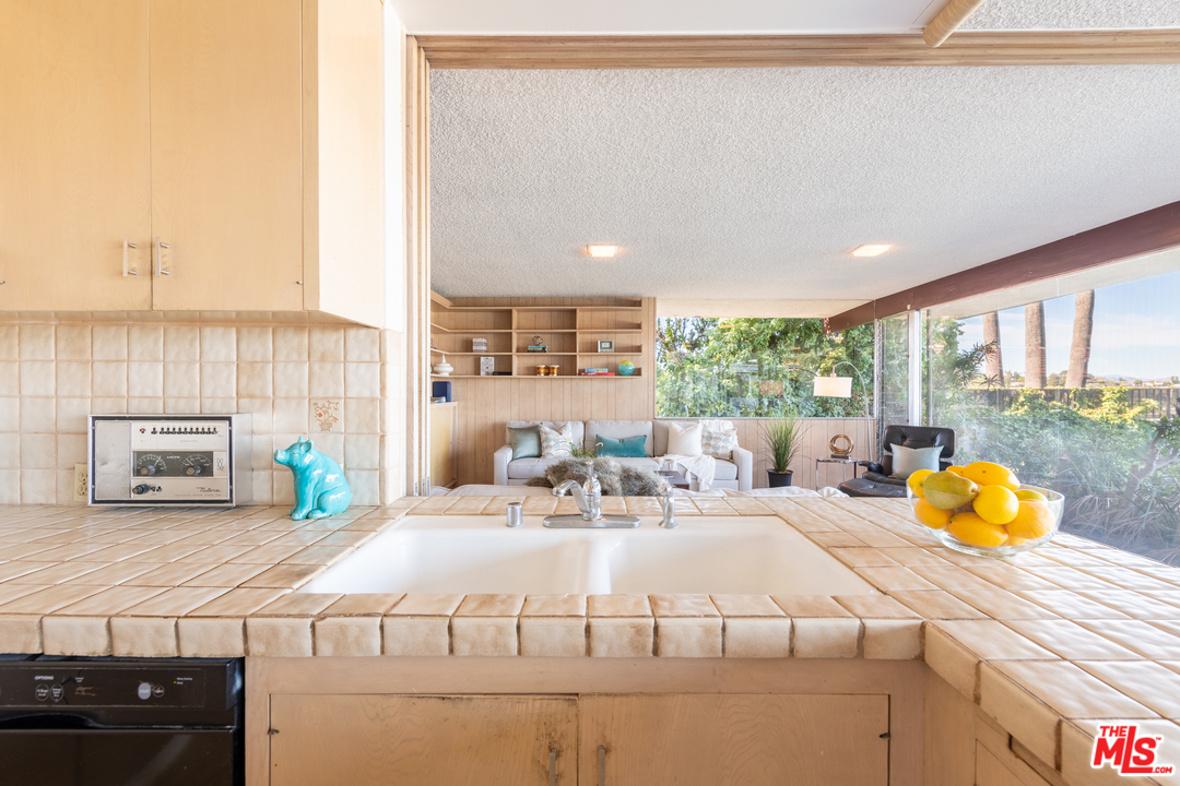 16533 Oldham Street Encino, CA 91436 - Photo 23 of 54