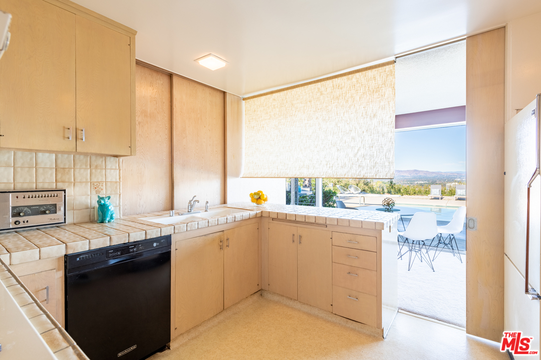 16533 Oldham Street Encino, CA 91436 - Photo 24 of 54