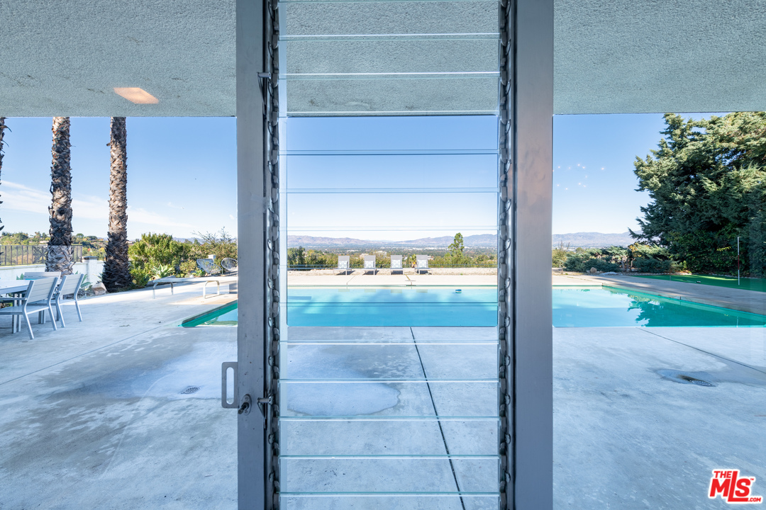 16533 Oldham Street Encino, CA 91436 - Photo 29 of 54