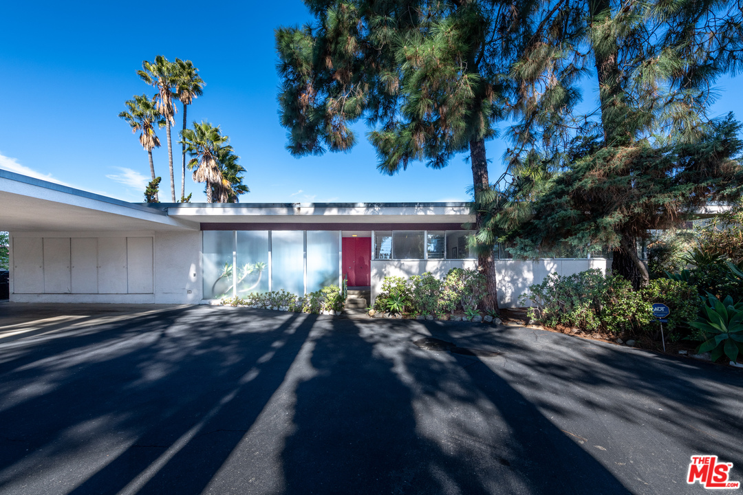 16533 Oldham Street Encino, CA 91436 - Photo 4 of 54