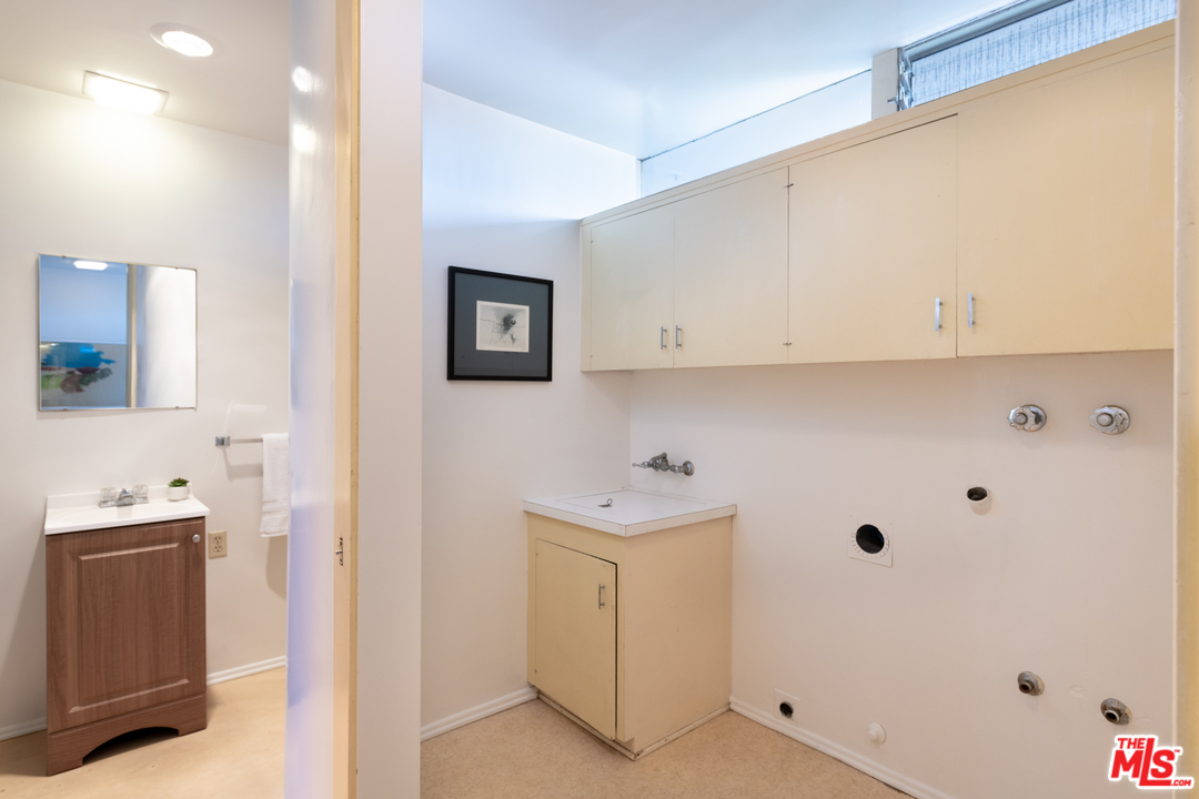 16533 Oldham Street Encino, CA 91436 - Photo 36 of 54