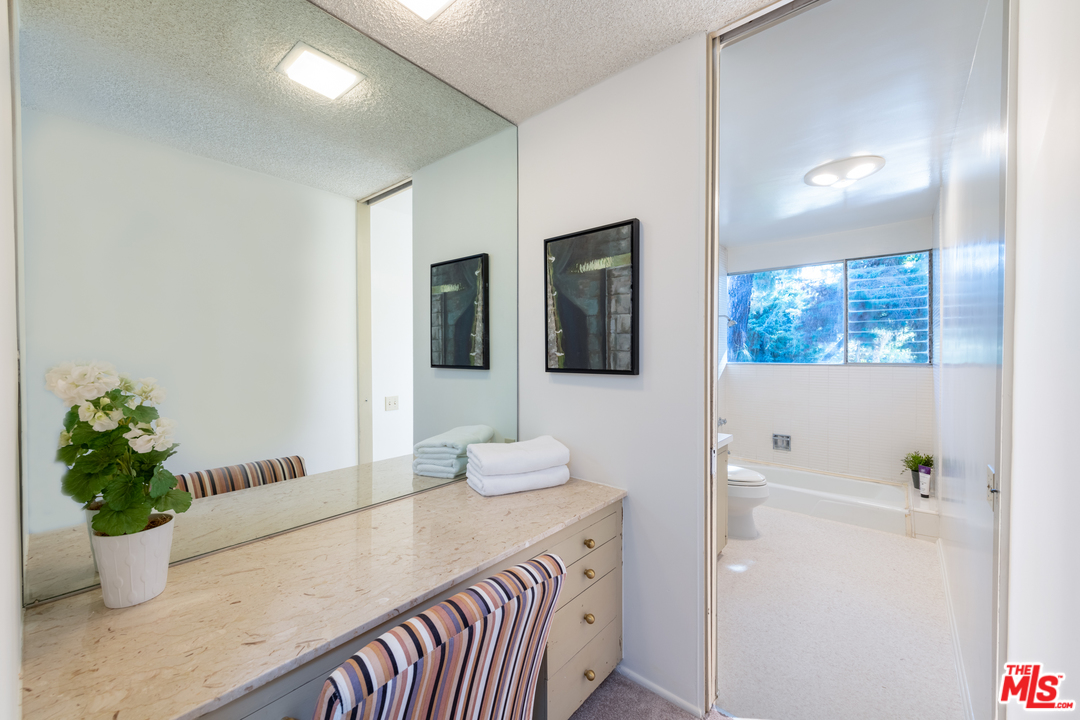 16533 Oldham Street Encino, CA 91436 - Photo 39 of 54