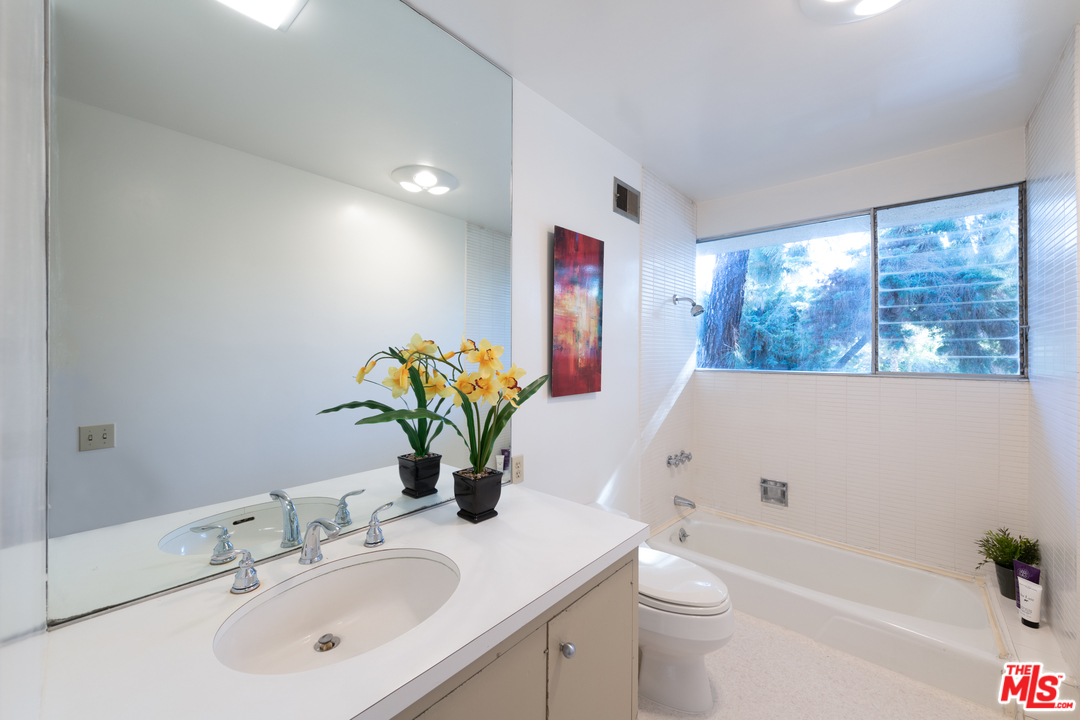 16533 Oldham Street Encino, CA 91436 - Photo 40 of 54